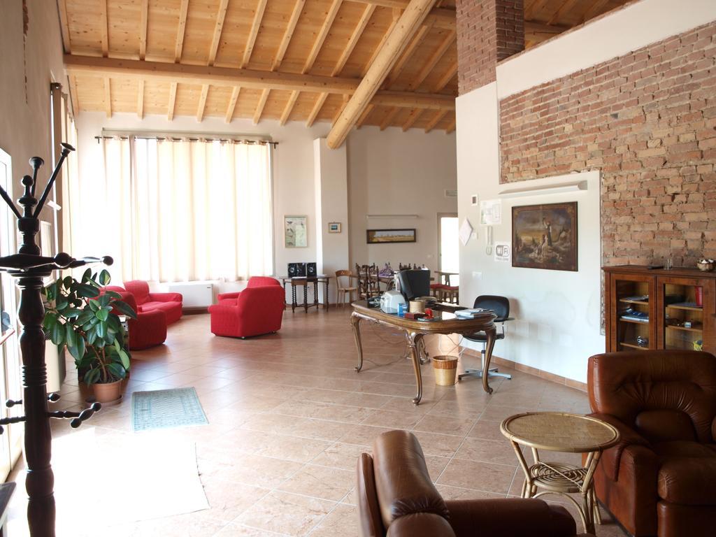 La Cascina Del Sole Hostel Rivarolo del Re ed Uniti Buitenkant foto
