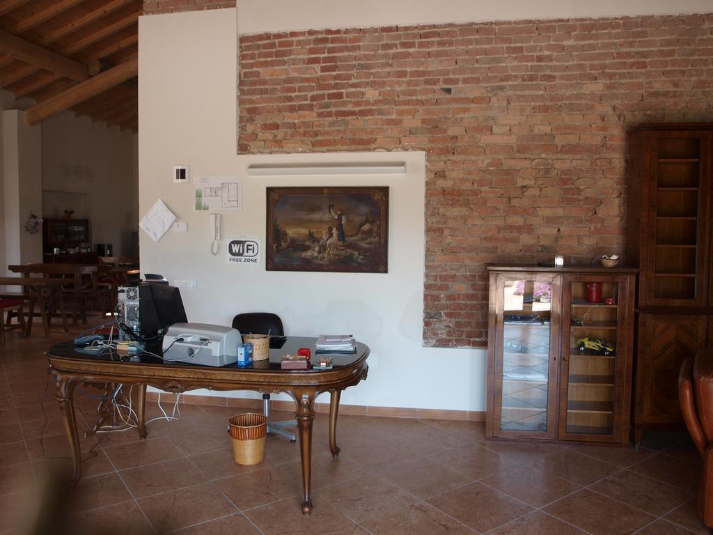 La Cascina Del Sole Hostel Rivarolo del Re ed Uniti Buitenkant foto