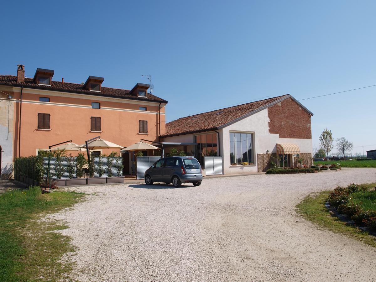La Cascina Del Sole Hostel Rivarolo del Re ed Uniti Buitenkant foto