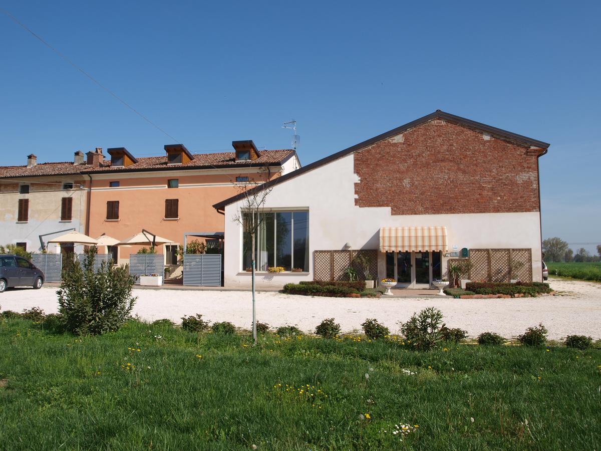 La Cascina Del Sole Hostel Rivarolo del Re ed Uniti Buitenkant foto