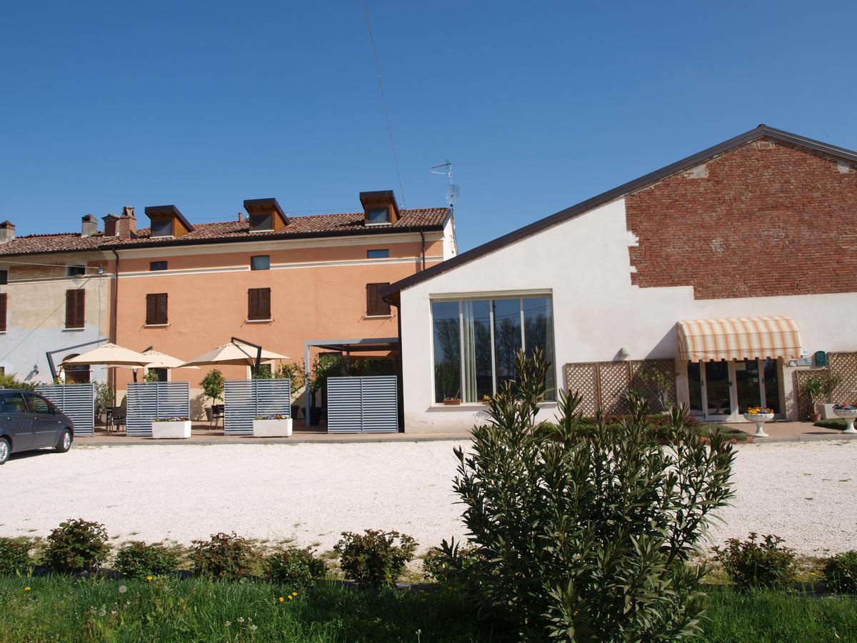 La Cascina Del Sole Hostel Rivarolo del Re ed Uniti Buitenkant foto