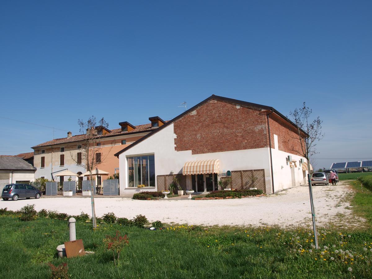 La Cascina Del Sole Hostel Rivarolo del Re ed Uniti Buitenkant foto